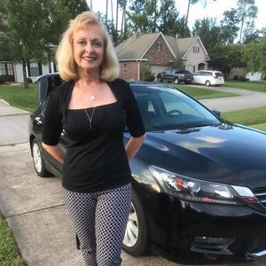 Meet your Posher, Holly